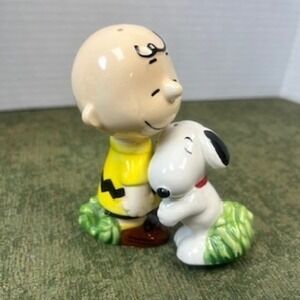 Peanuts Charlie Brown Snoopy Magnetic Salt and Pepper Shakers Ceramic Set